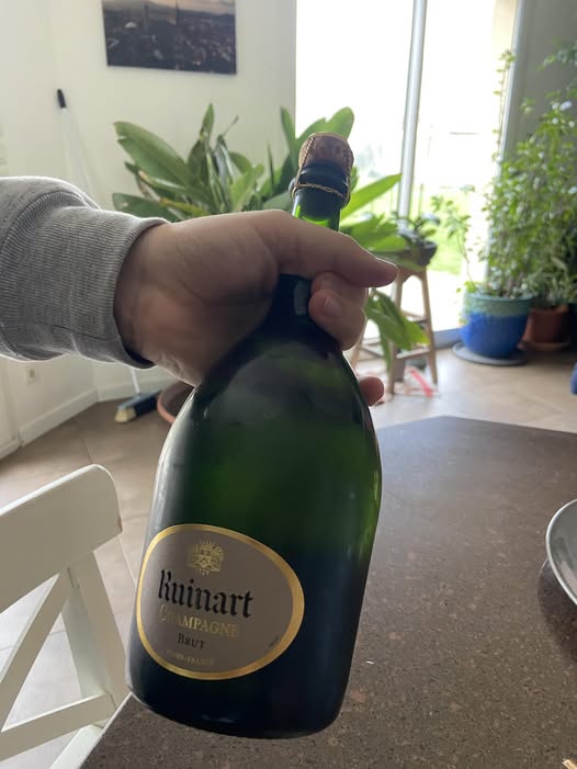 manuela de seltz aime le champagne